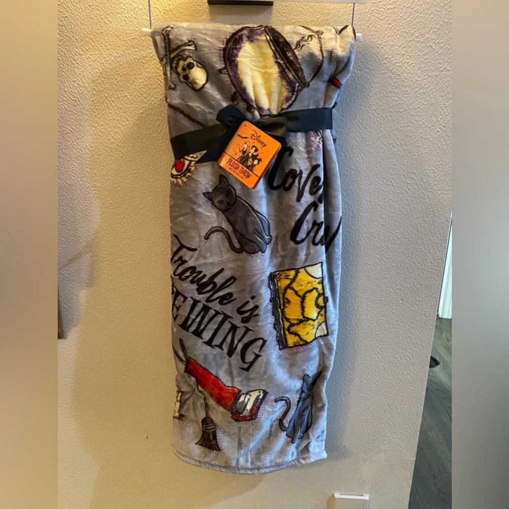 Disney Villains TROUBLE IS BREWING Hocus Pocus Plush Throw 50”x70” Brand New